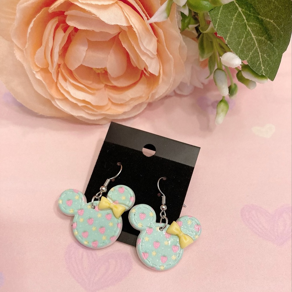 Turquoise Mickey Mouse. Minnie.